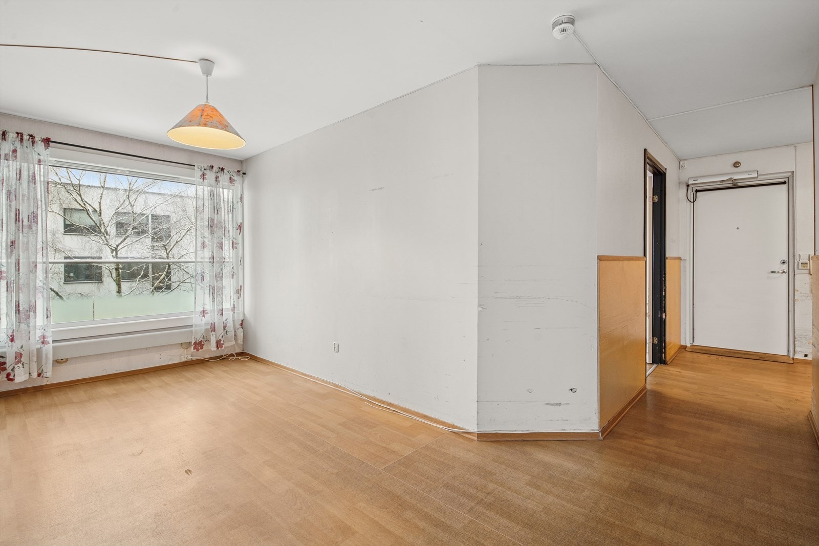 Begge stuene er godt utformet, noe som gjør det enkelt å innrede etter eget ønske. Galleribilde