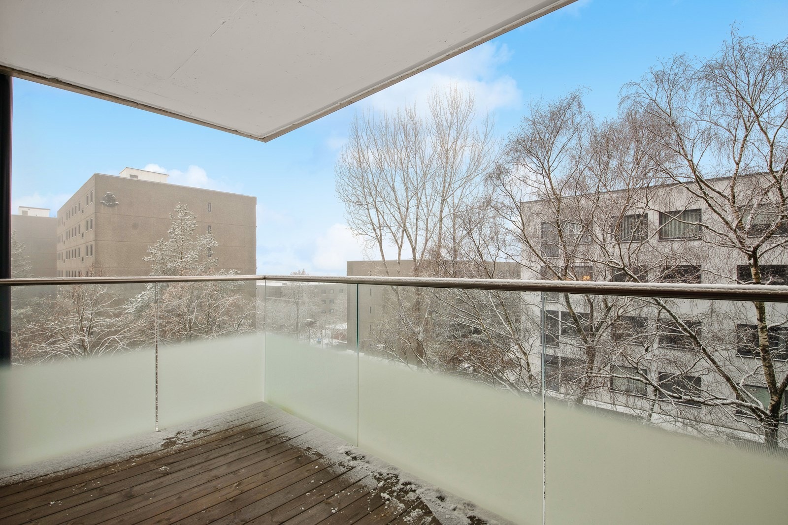 Dette er en 2-roms andelsleilighet, beliggende i et attraktivt og hyggelig boligområde på Hovseter/Røa, i hjertet av Oslo Vest. Galleribilde