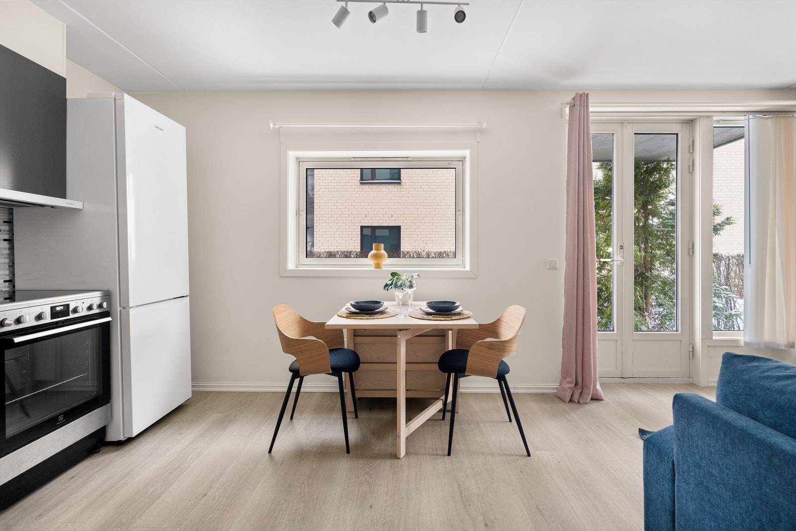 Dette er en flott 2-roms hjørneleilighet med ypperlig beliggenhet på Lørenskog! Galleribilde