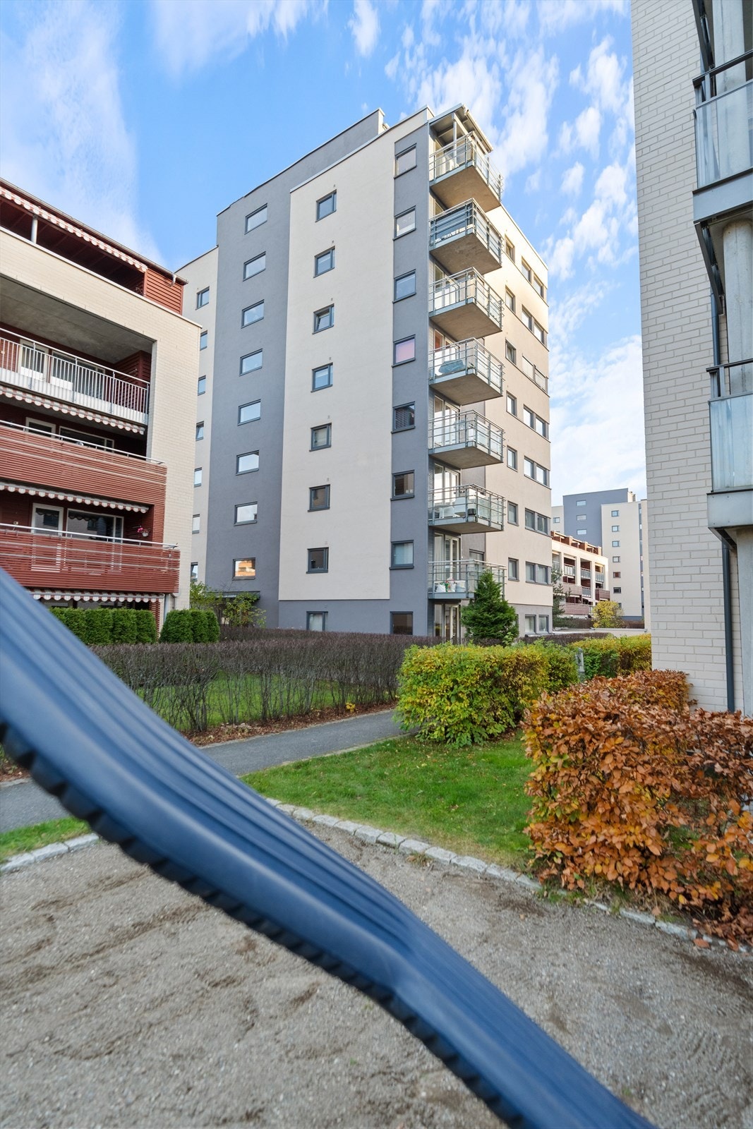 Borettslaget har pent opparbeidede fellesarealer. Galleribilde