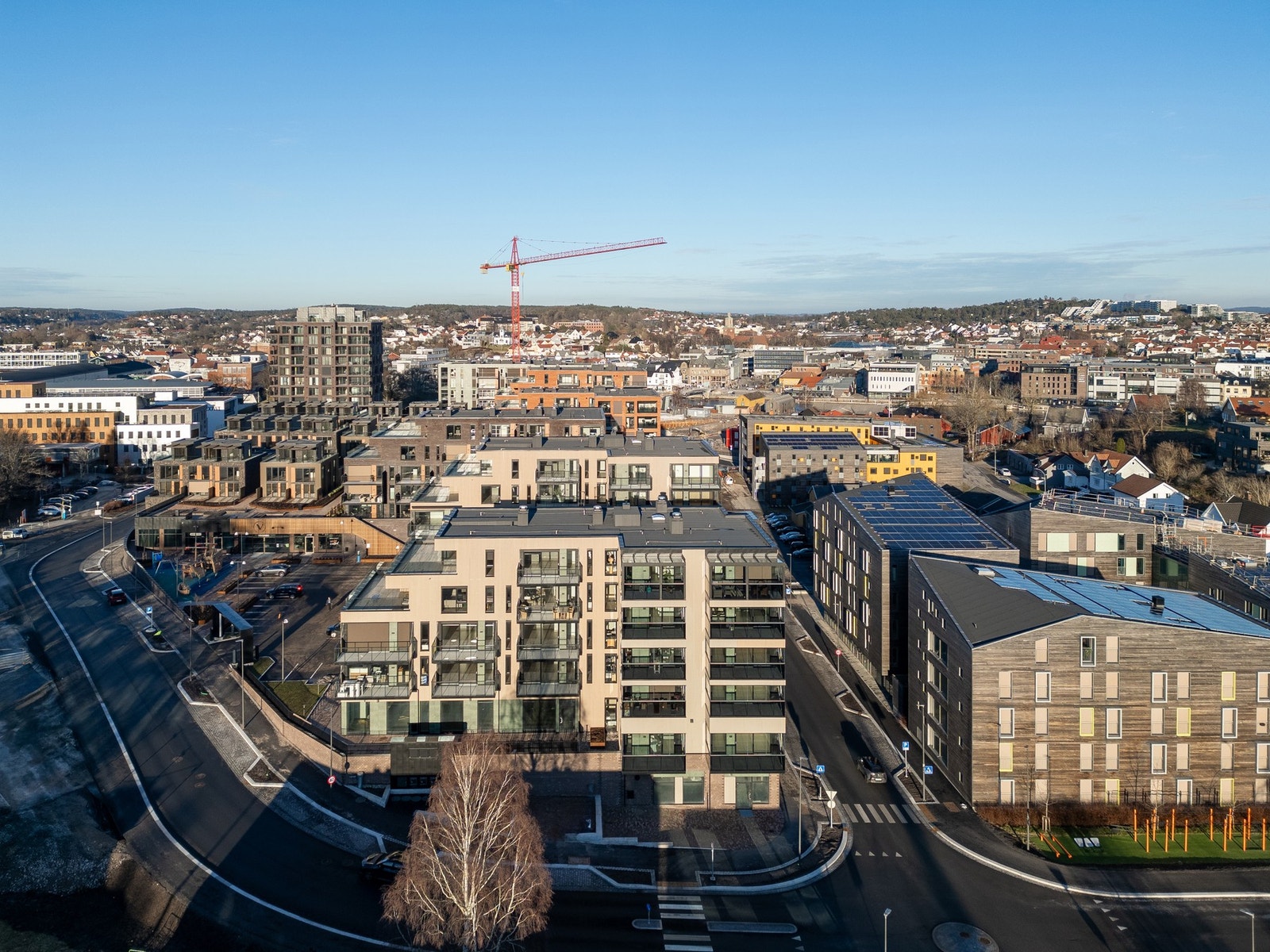 Leiligheten ligger på Værstetorvet og er en del av den nye bebyggelsen Byhaven med servicetilbud, kjøpesenter og restauranter på Kråkerøy. Galleribilde