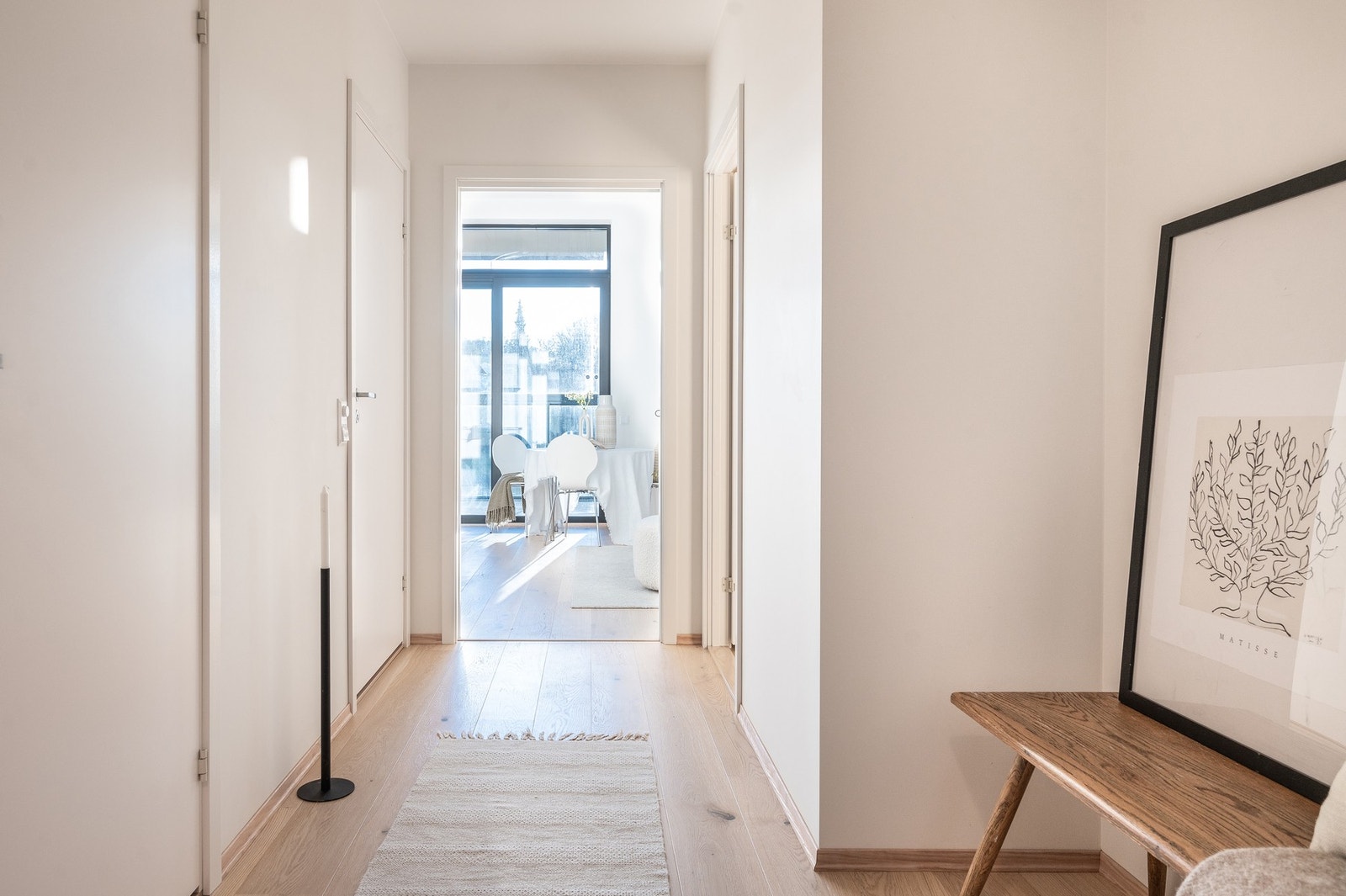 Entrè/hall med plass til garderobeskap. Galleribilde