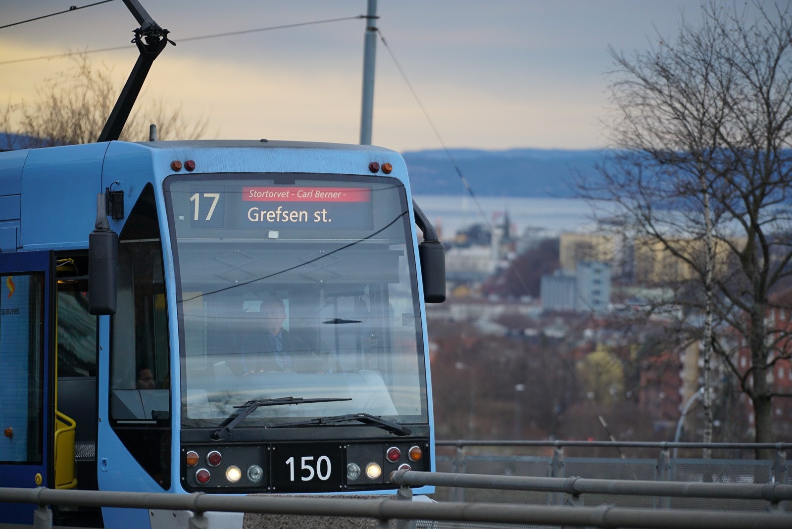 Sinsen T-bane og trikkestopp. Galleribilde