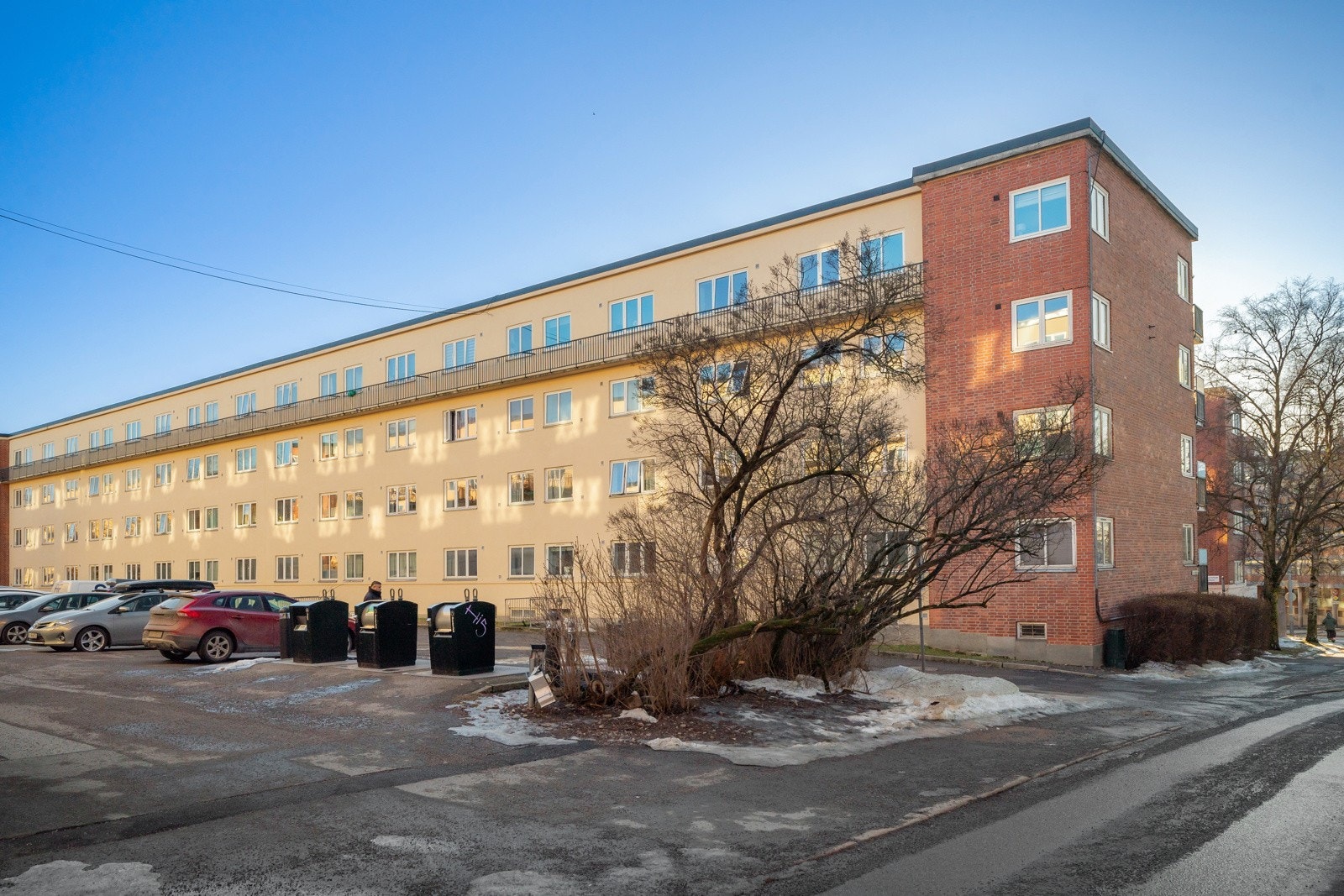 Sameiet har 21 parkeringsplasser som leies ut etter venteliste. Galleribilde