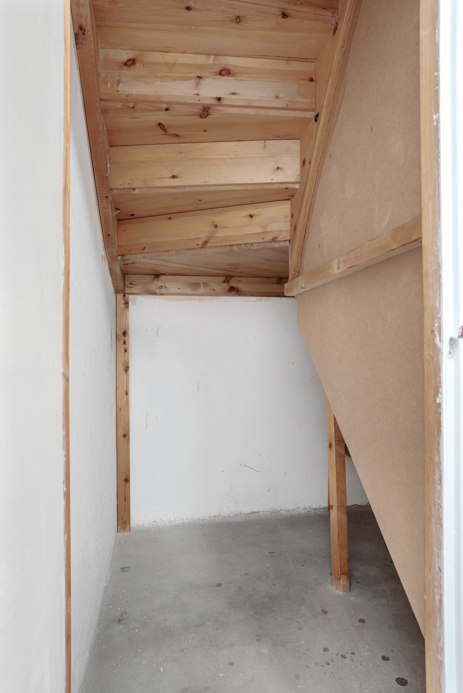 Under trappen er det godt med lagringsplass. Galleribilde