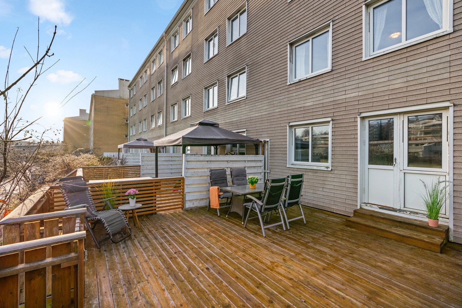 Her er det god plass til å innrede med sittegruppe, grill og mer. Galleribilde