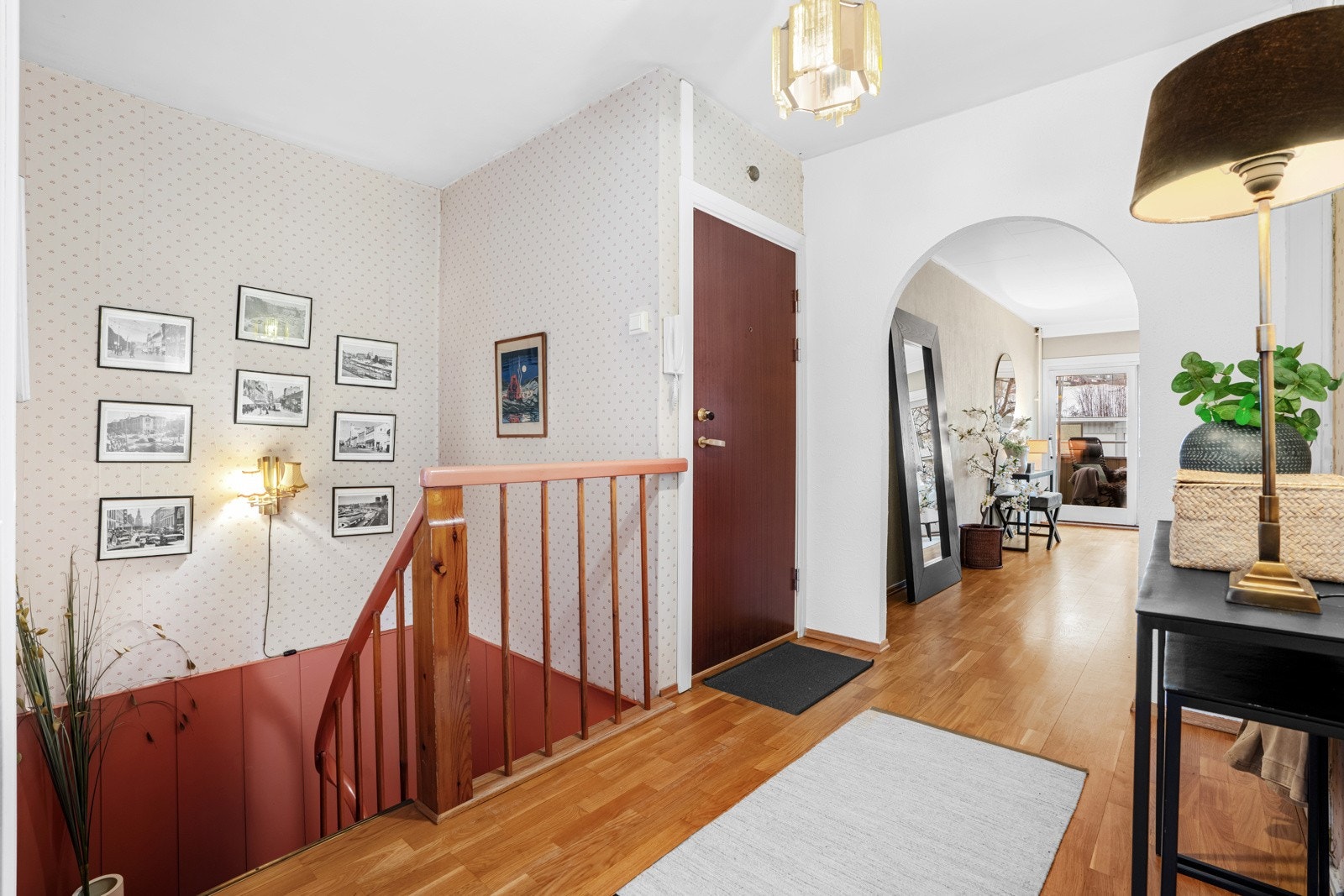 Fra første etasje (inngangsetasjen) tar vi turen videre ned i boligens underetasje. Galleribilde