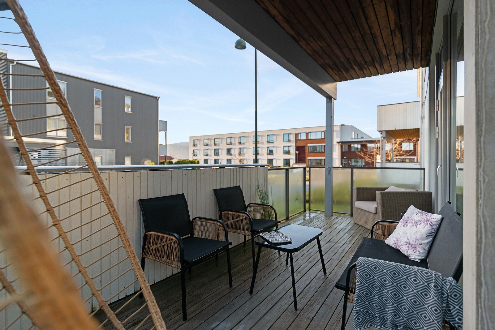 Om ønskelig kan leiligheten være tilgjengelig for snarlig overtakelse - da kan du få våren på terrassen. Galleribilde