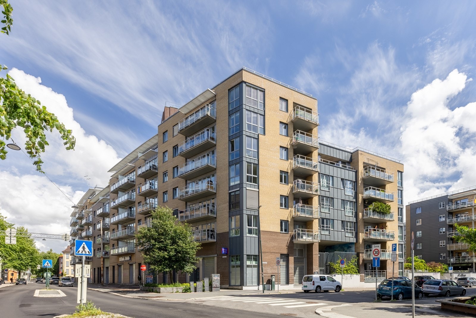 Her kan du problemfritt rusle innom Rema 1000 som ligger i samme bygg. Galleribilde