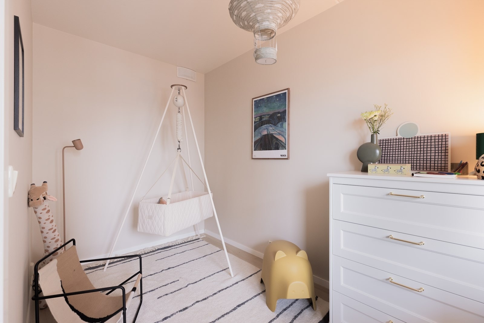 Leilighetens andre soverom er også av god størrelse. Galleribilde