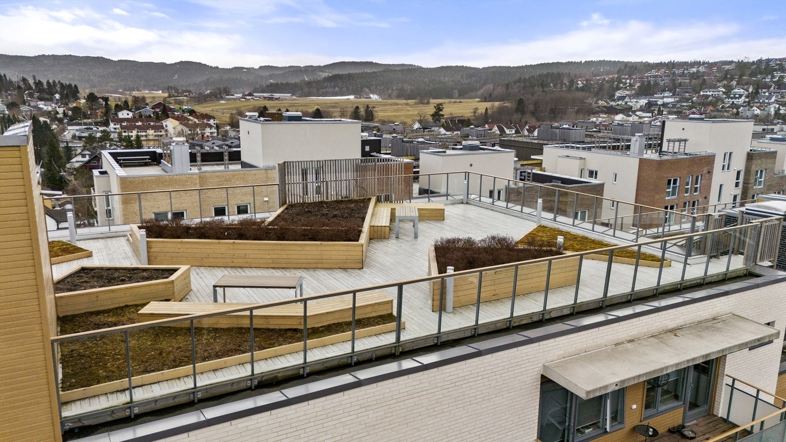 Flott takterrasse med fantastiske solforhold! Galleribilde