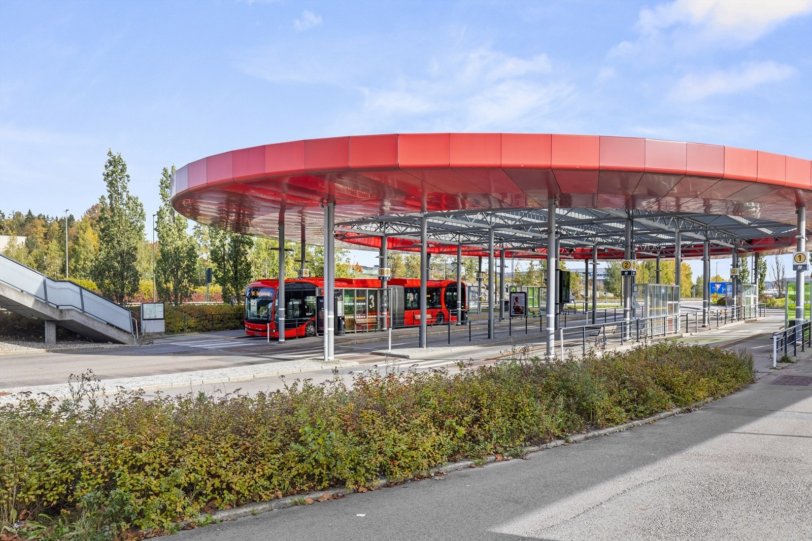 Lørenskog sentrum bussholdeplass. Galleribilde