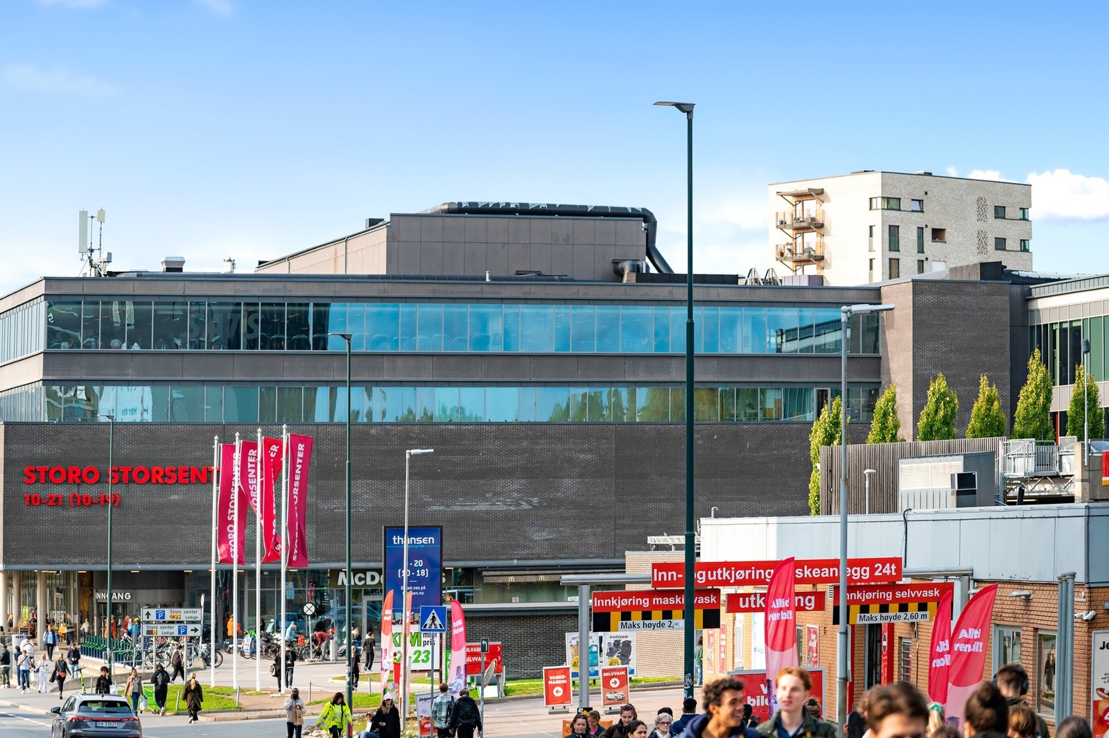 Litt videre er Storo og Storo senteret med en rekke servicetilbud. Galleribilde