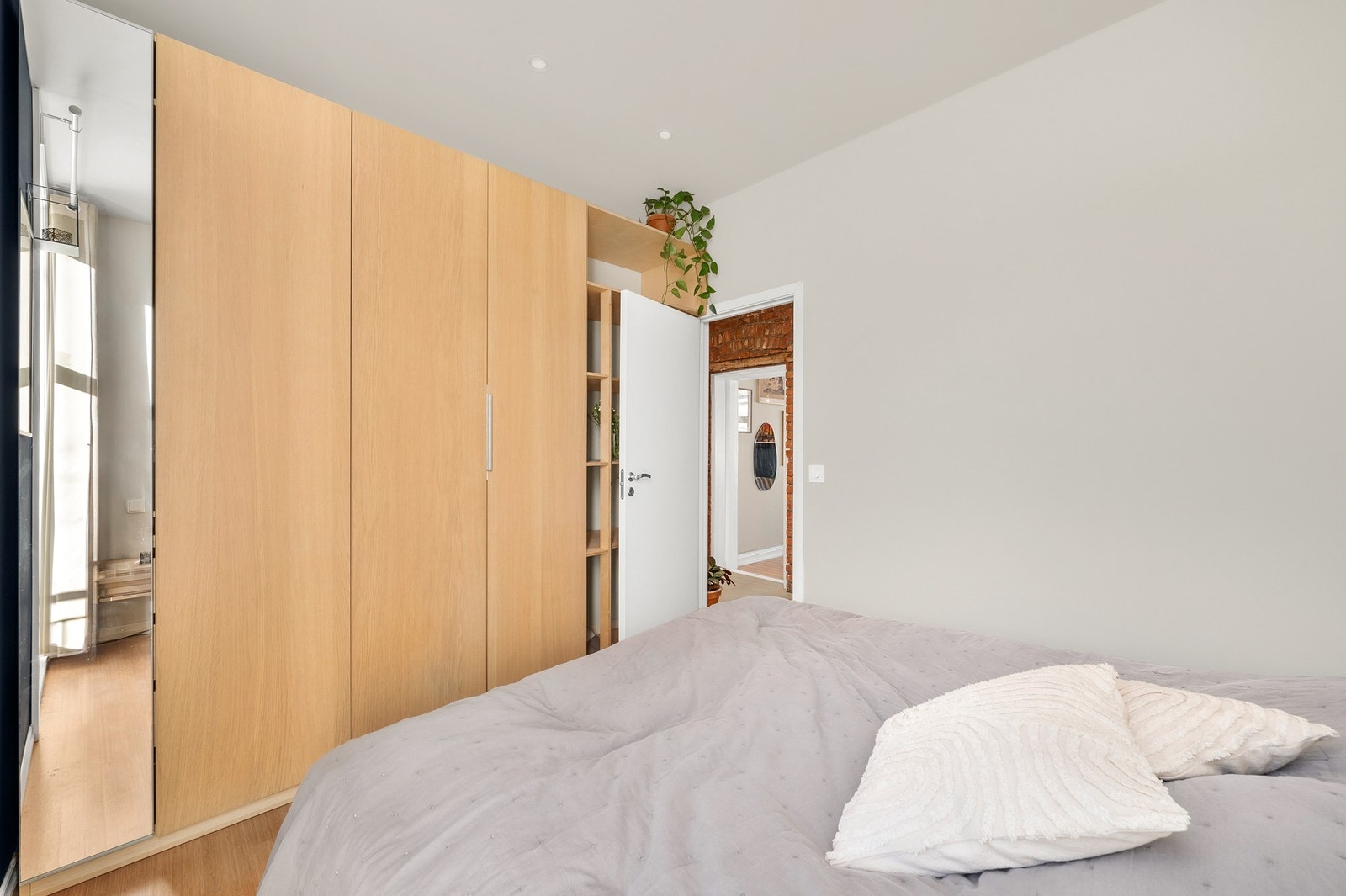 Rommet har god garderobeplass og smarte hylleløsninger. Galleribilde