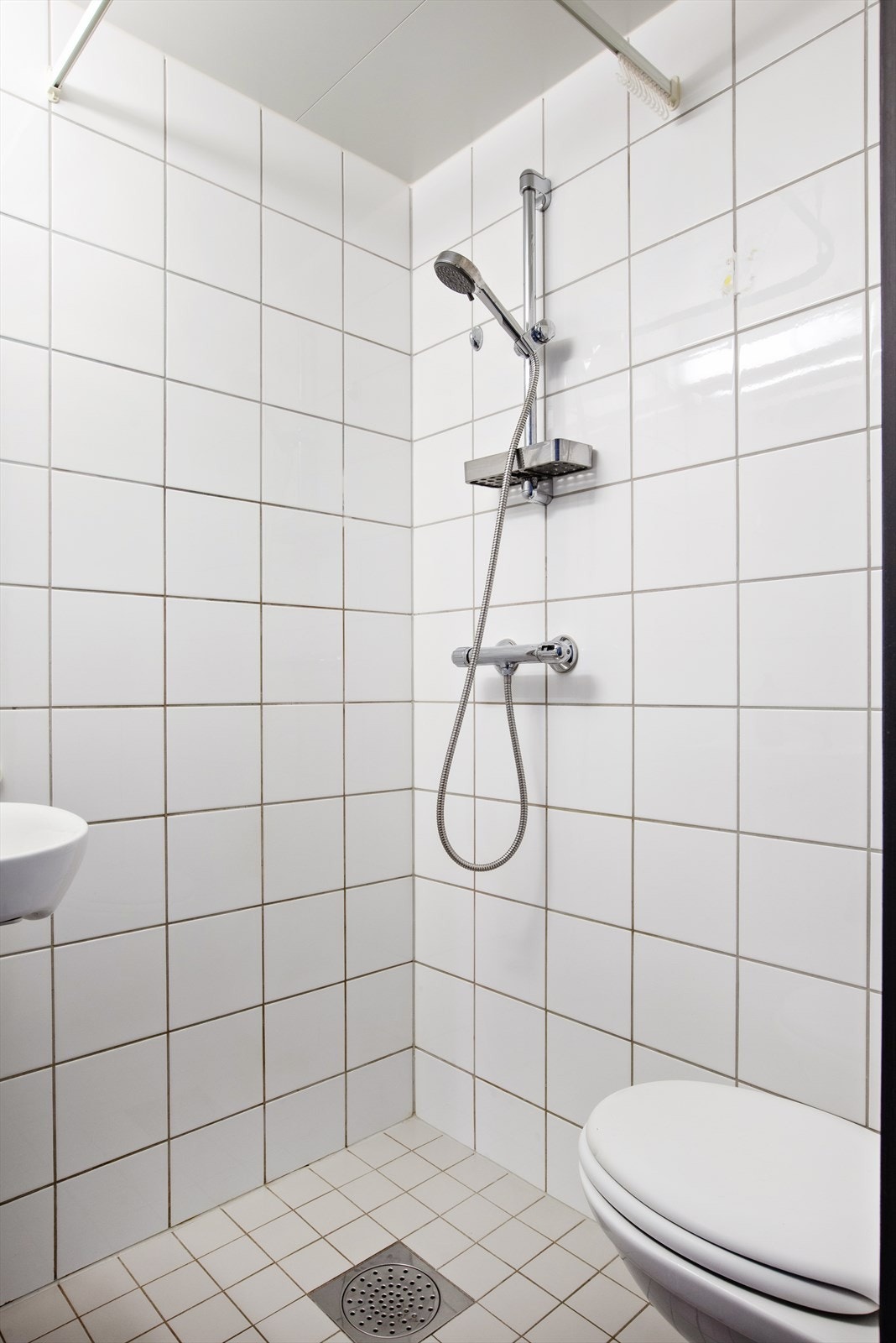 Flislagt bad med gulvvarme. Moderne og funksjonelle løsninger Galleribilde