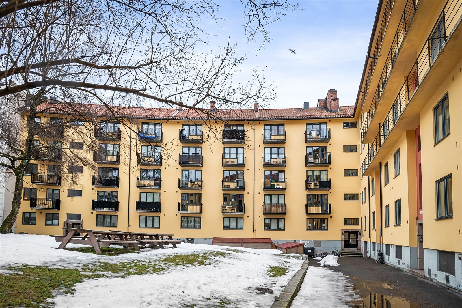 Stilfullt bygg i et pulserende nabolag, perfekt for byliv og nærhet til alt Galleribilde