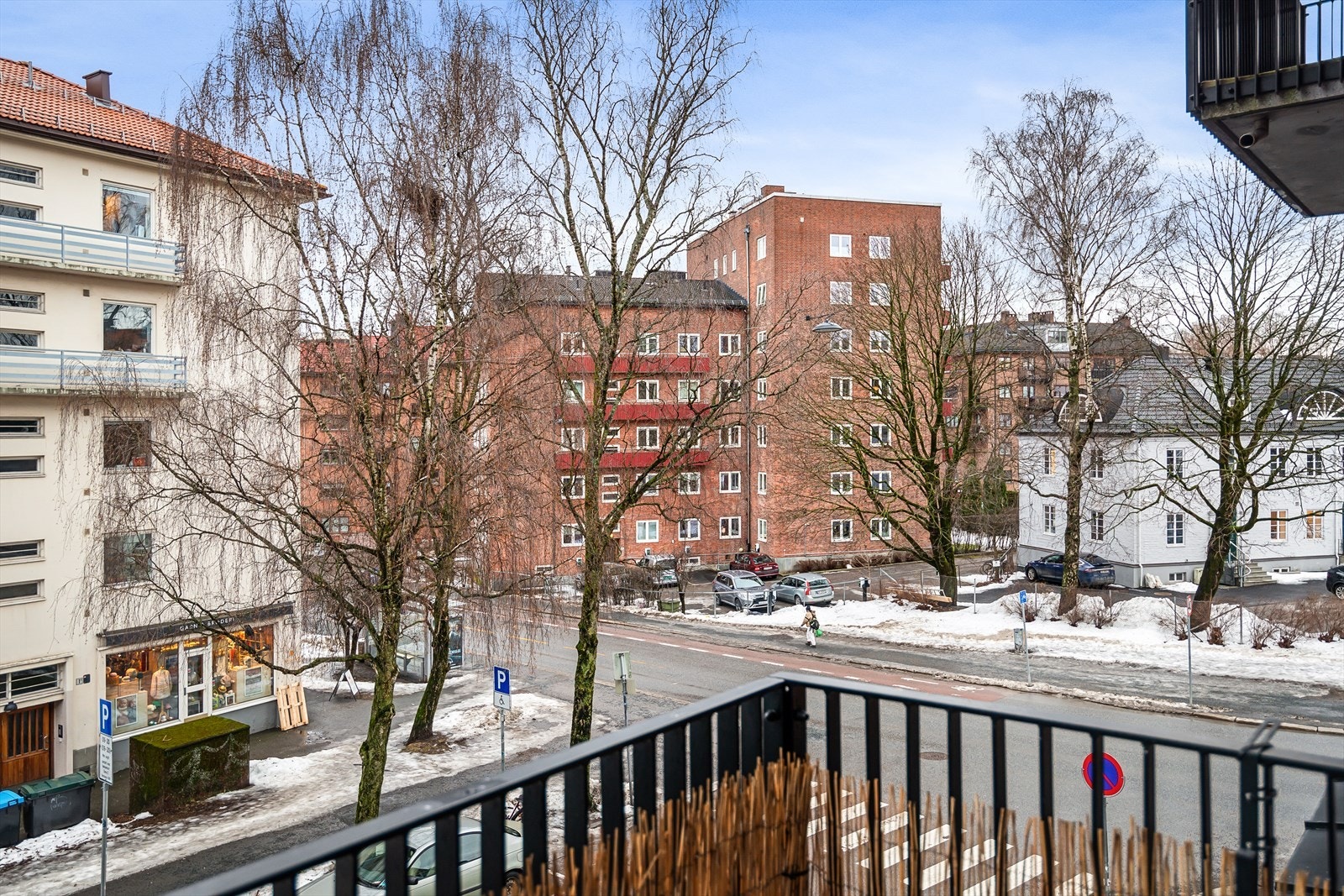 Utsikt fra balkong Galleribilde