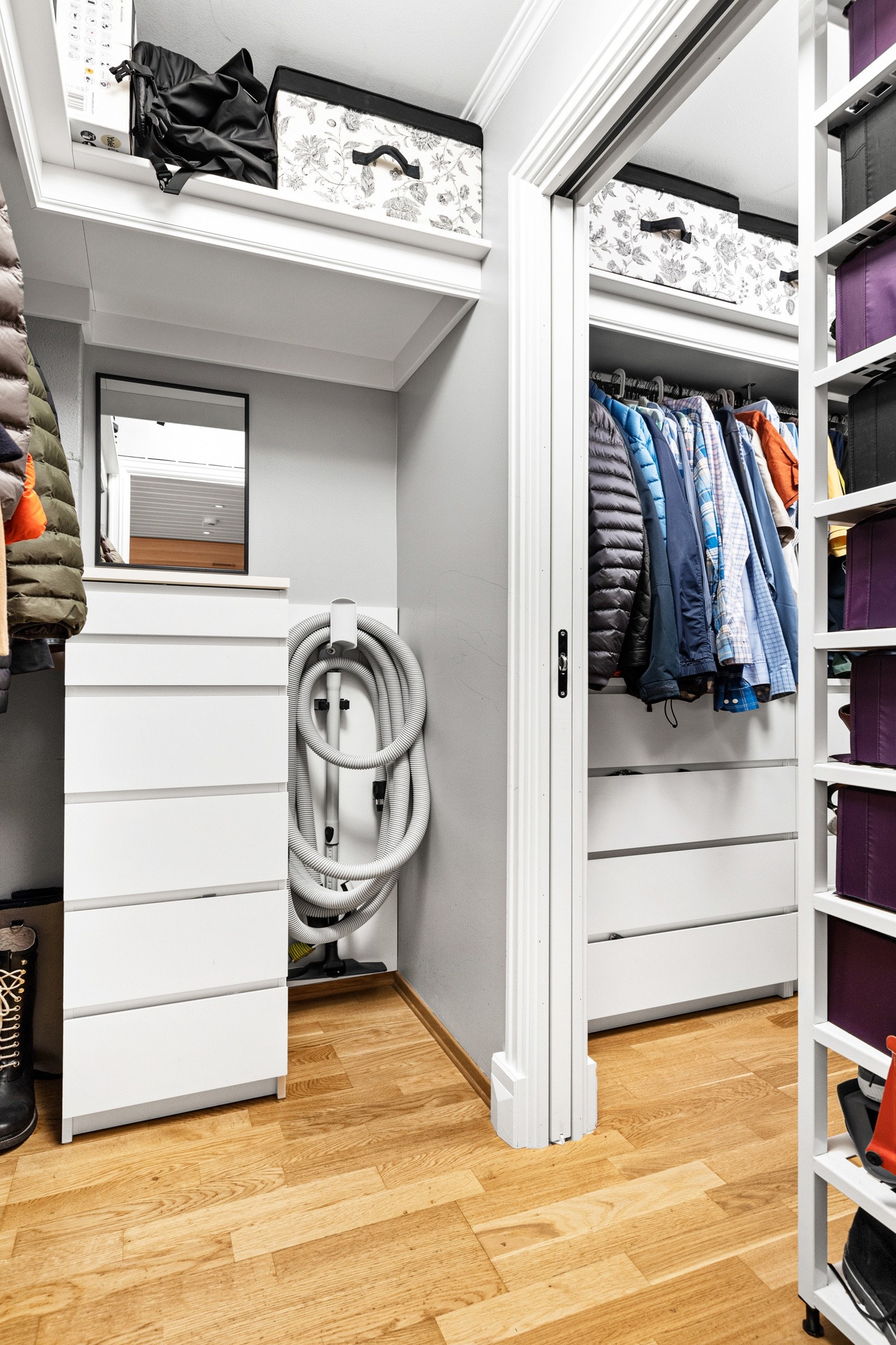 Planløsningen byr på to bad og hele tre omkledningsrom med garderobeløsninger. Galleribilde