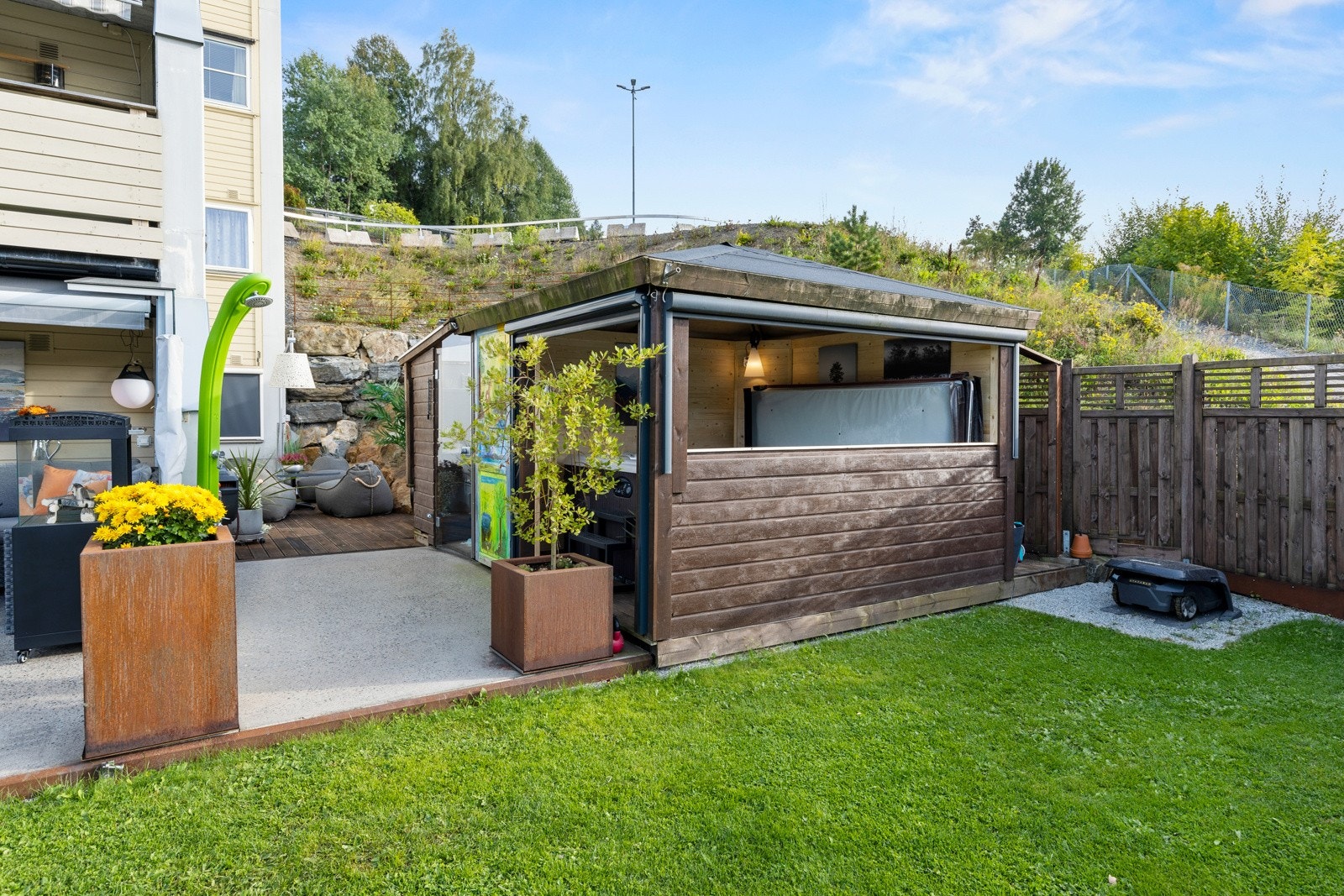 Gavlveggen ble gravd opp og drenert på nytt i regi av sameiet i 2022. Galleribilde