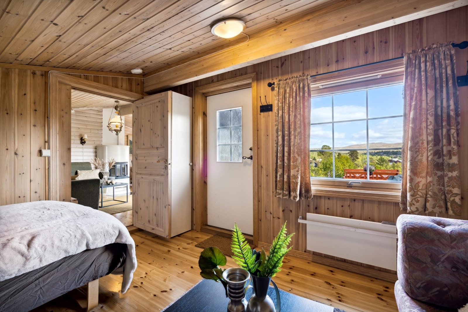 Tv-stue / soveom med utgang til terrasse. Galleribilde