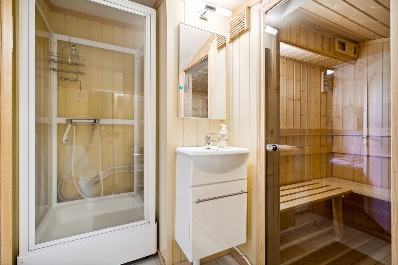 Bad med badstue. Galleribilde