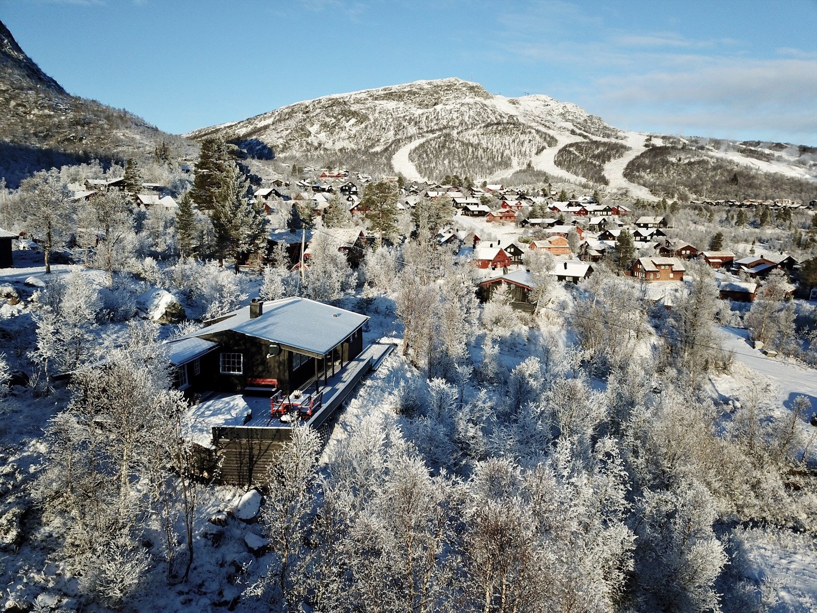 Hytten ligger sentralt til med kort vei til sentrum, alpinanlegg og langrennsløyper. Galleribilde