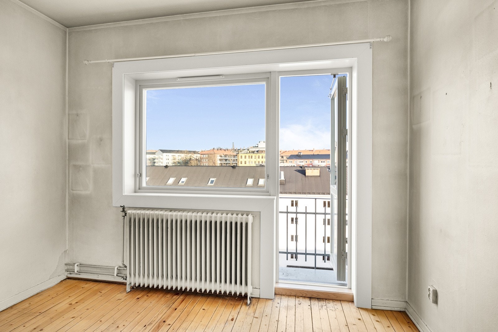 Det er gode vindusflater også i soverommet. Galleribilde