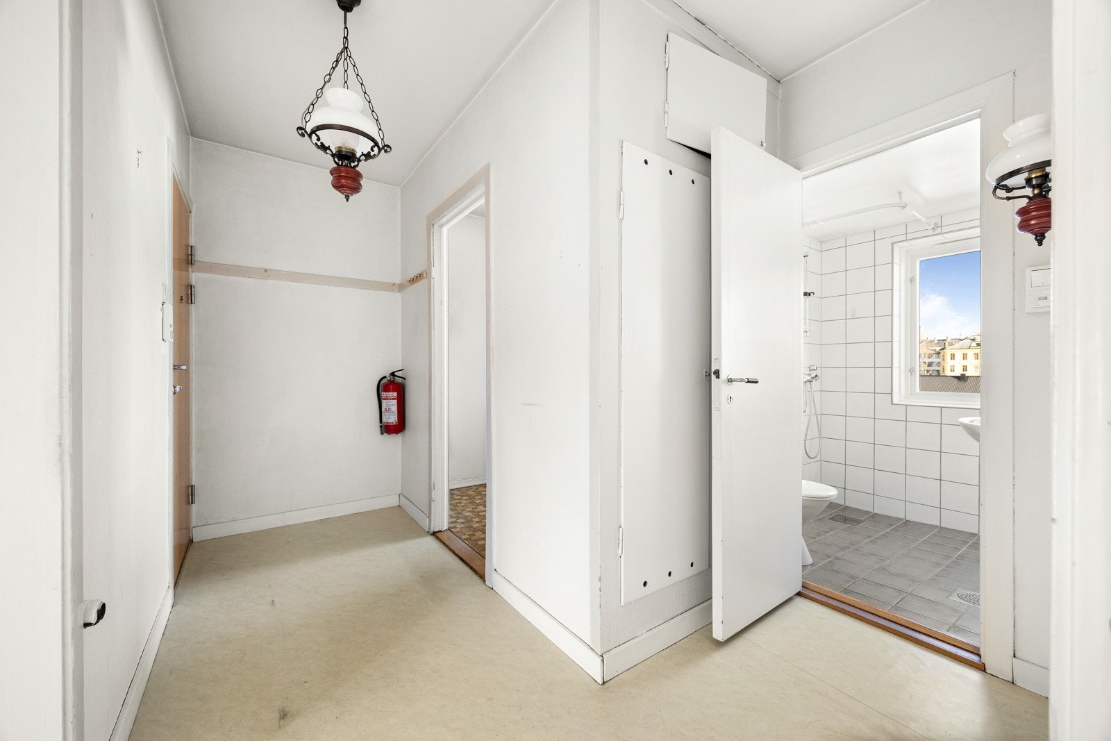 Inngangspartiet har god plass til oppheng av klær og plassering av sko. Galleribilde