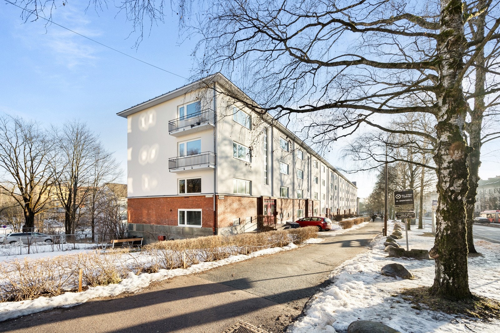 Fasadene ble pusset opp i 2024. Vinduene ble også skiftet i 2024. Galleribilde