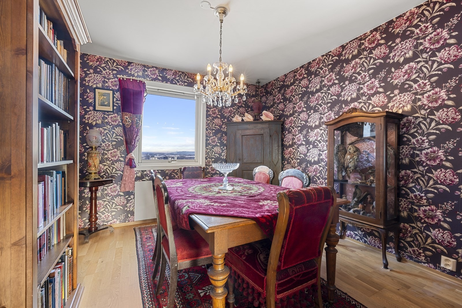 Vindusflate vendt mot Lillestrøm by. Galleribilde