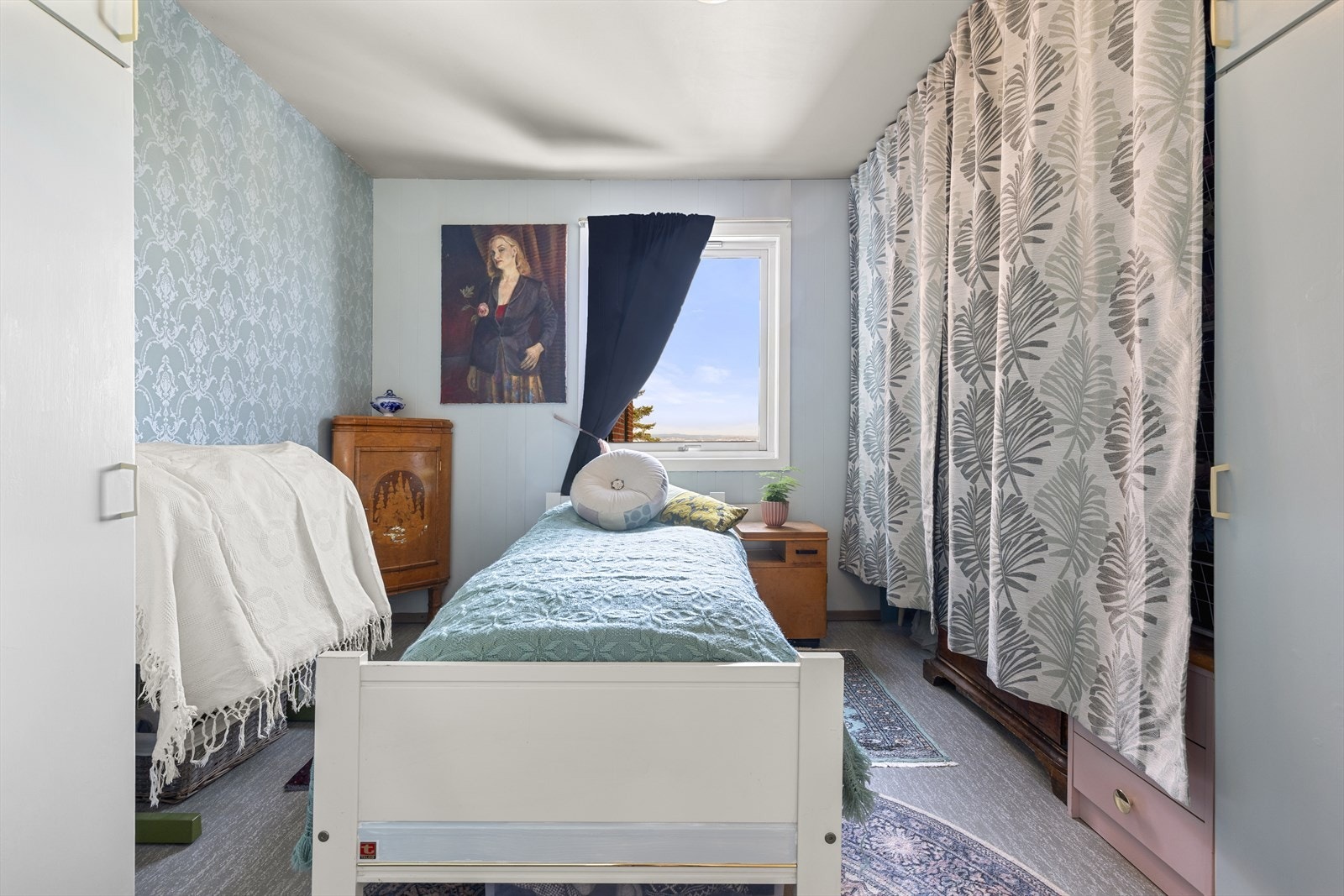 Hovedsoverommet med god plass til garderobeløsninger. Galleribilde