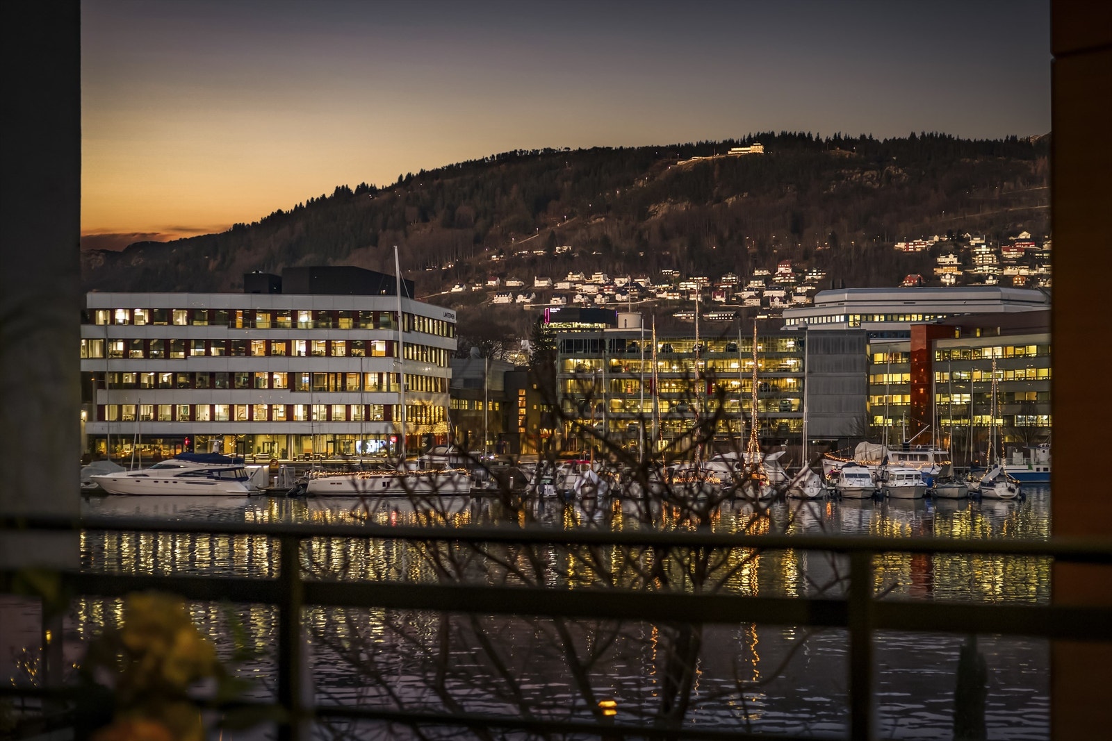 Nydelig beliggenhet med flott sjøutsikt Galleribilde