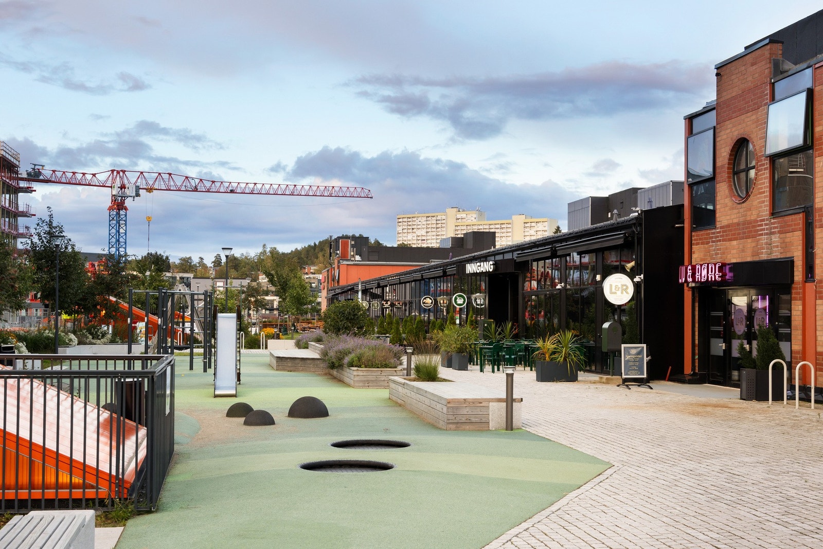 Her bor du midt i det som blir nye Lørenskog sentrum med kaféer, butikker og parker rett utenfor døren Galleribilde