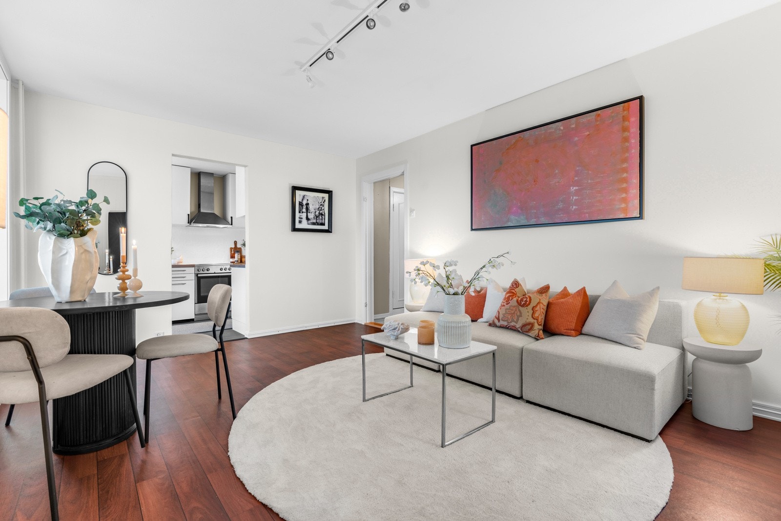 Både fyring (oppvarming), varmtvann og internett er inkludert i de månedlige felleskostnadene. Galleribilde