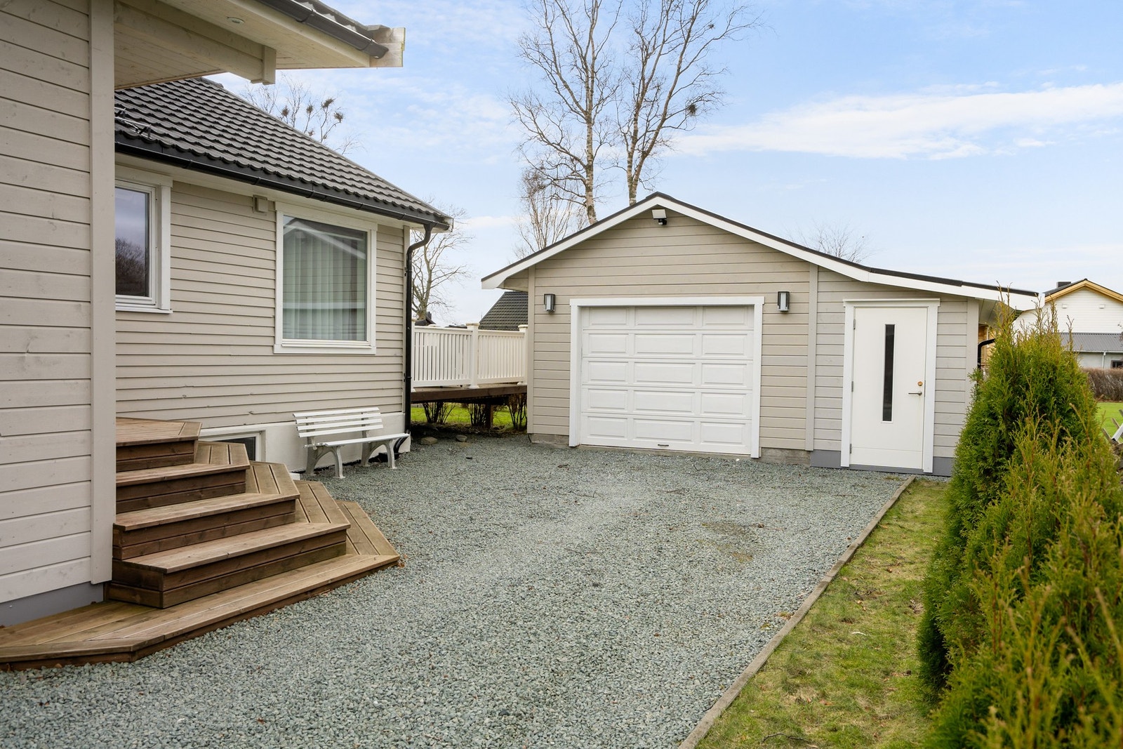 Garasje med vedbod Galleribilde