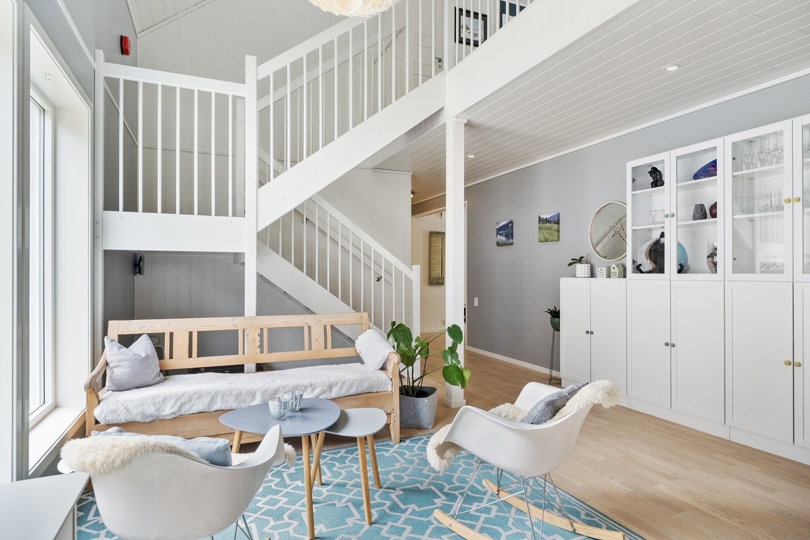 Det er balansert ventilasjon med varmegjenvinning som gjev godt inneklima. Galleribilde