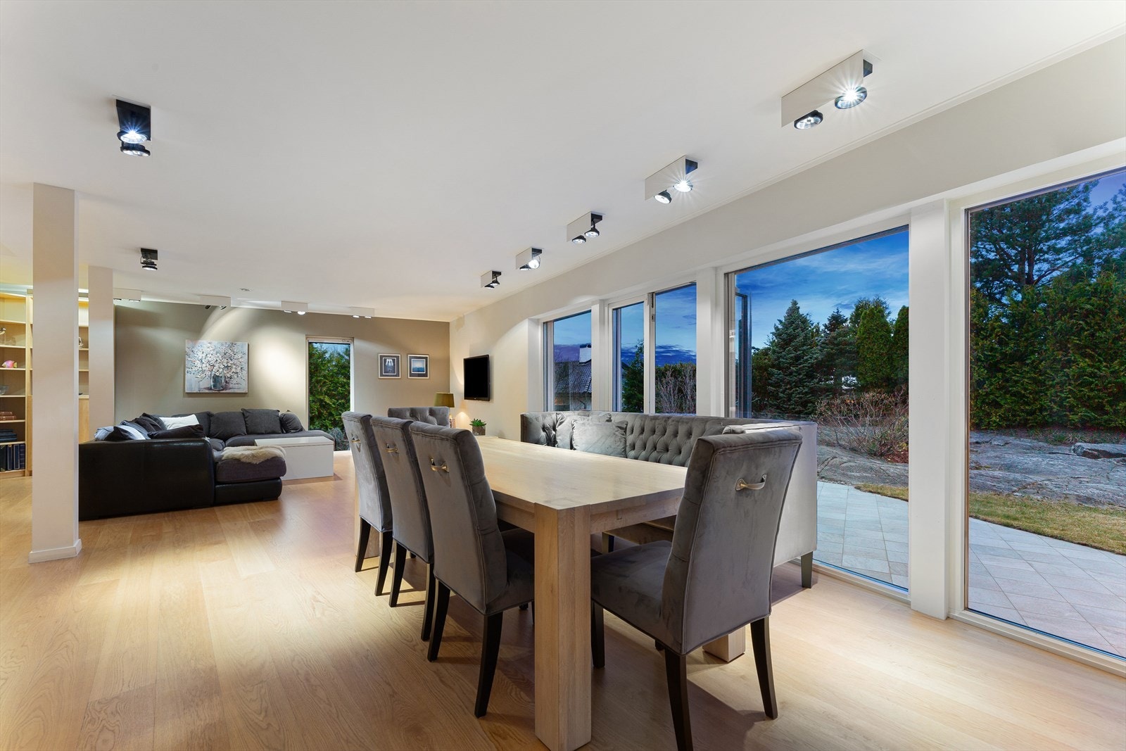 God plass til spisebord. Galleribilde