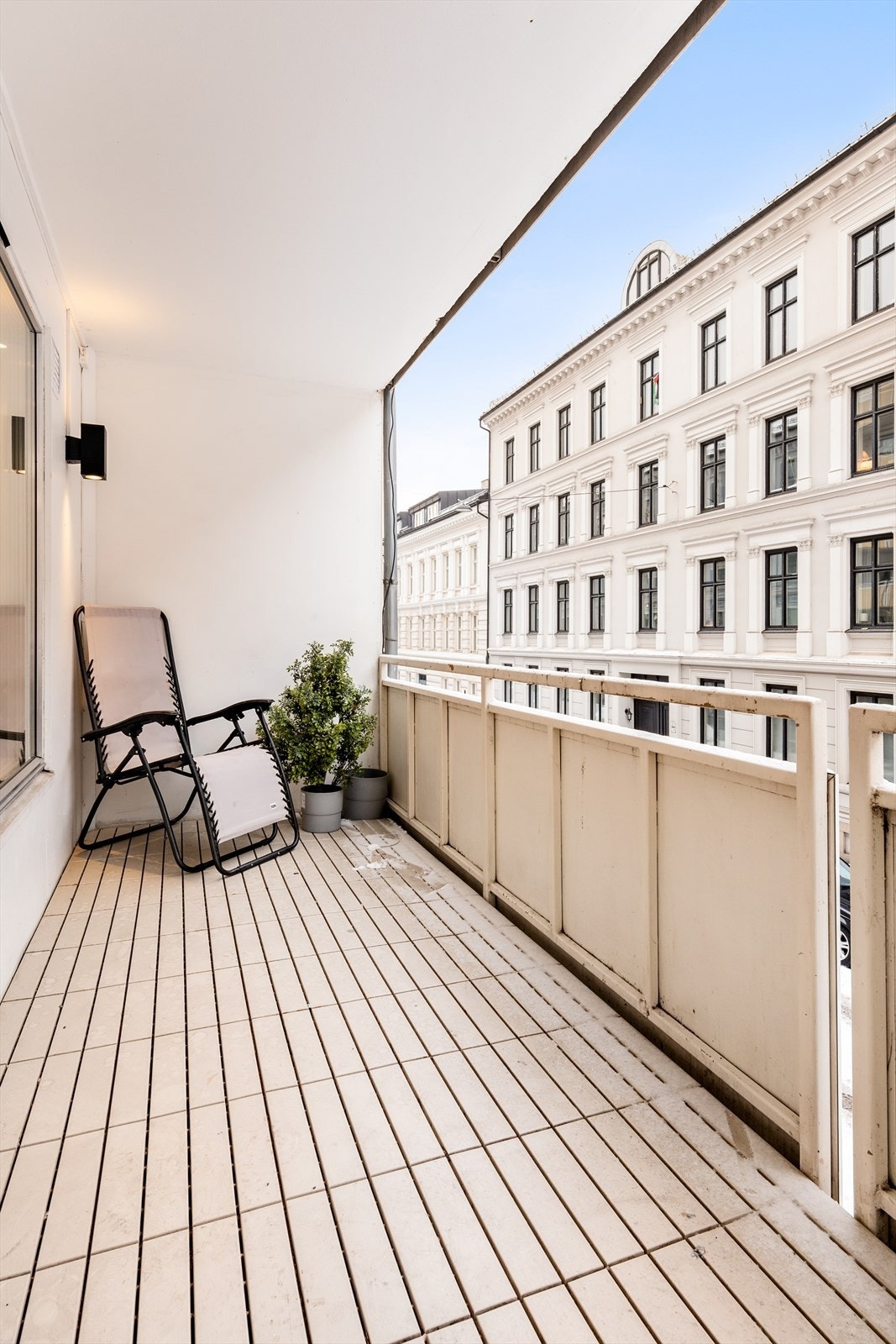 Her er det god plass til trivelige utemøbler og elektrisk/gassgrill. Balkongen er utstyrt med utebelysning. Galleribilde