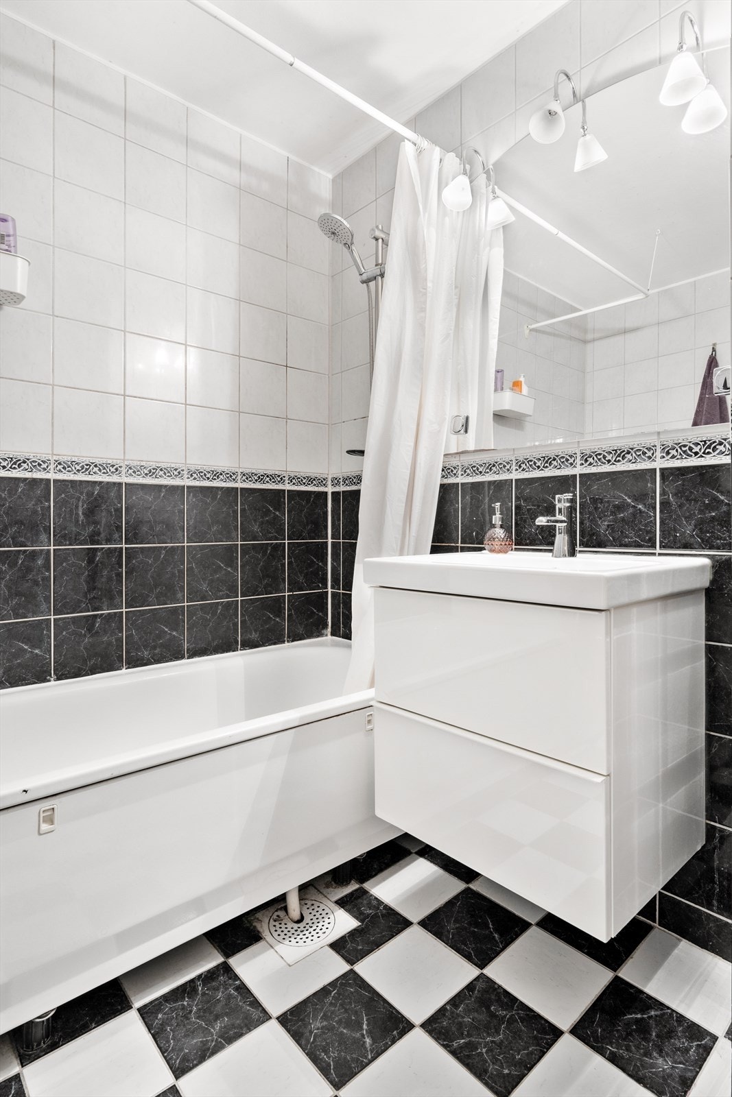 Eldre bad med behov for oppgradering. Galleribilde