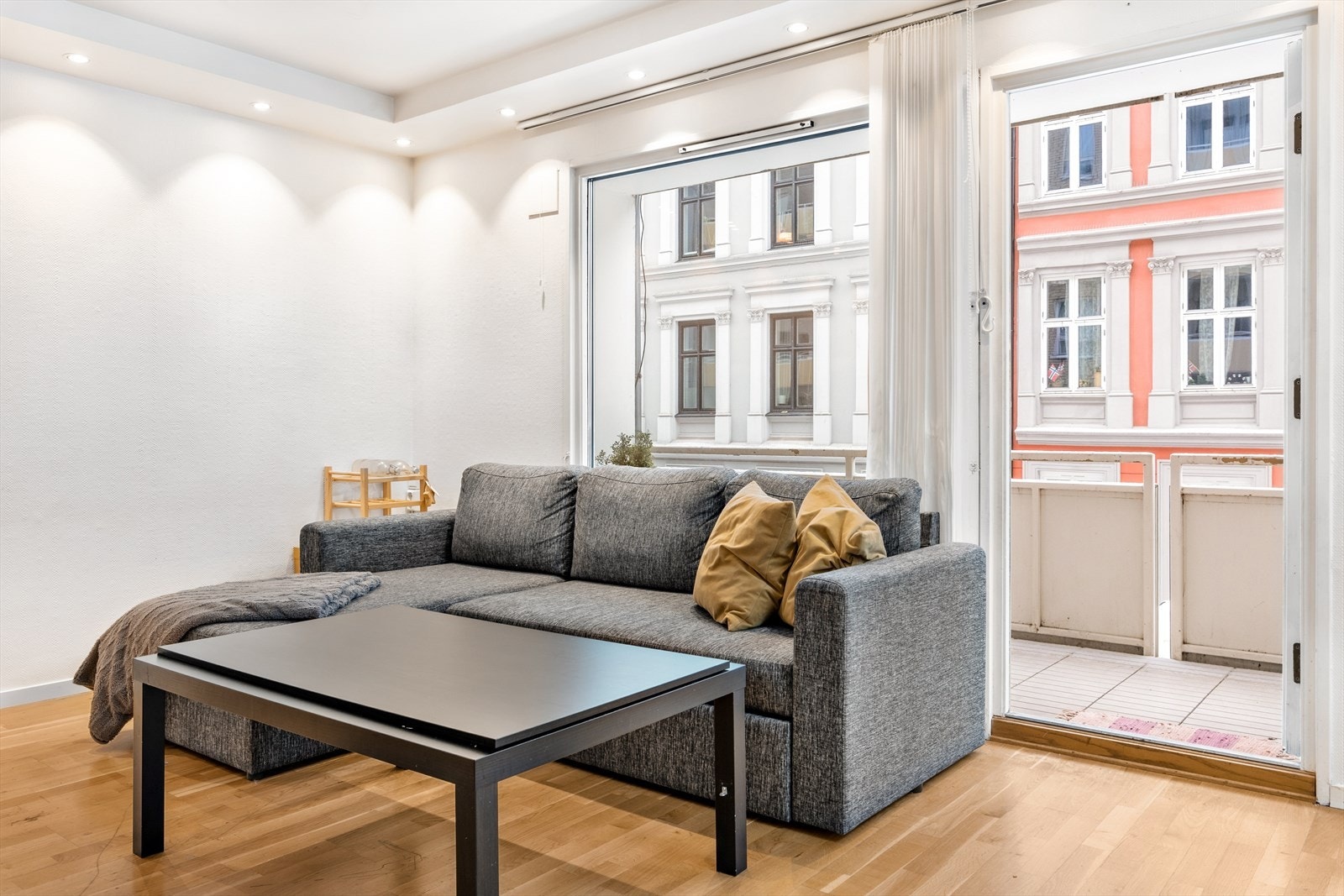 Fra stuen er det utgang til en herlig, nordvestvendt balkong på 9 m². Galleribilde