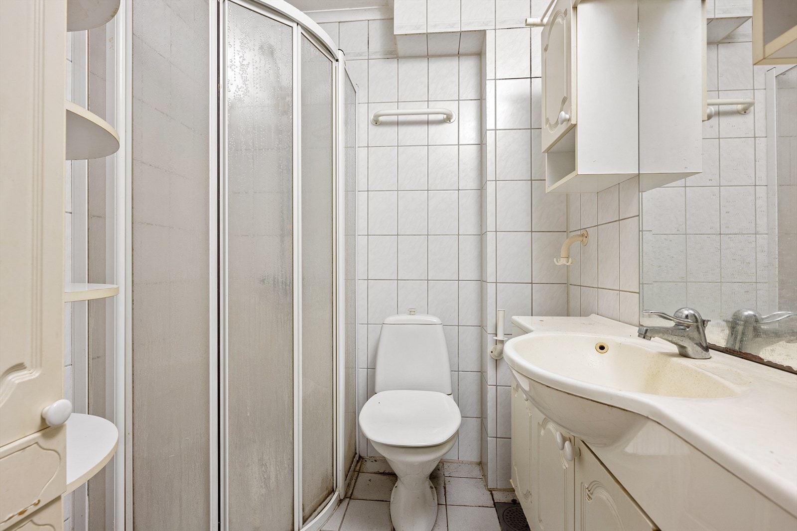 Toalettrom med dusj. Galleribilde