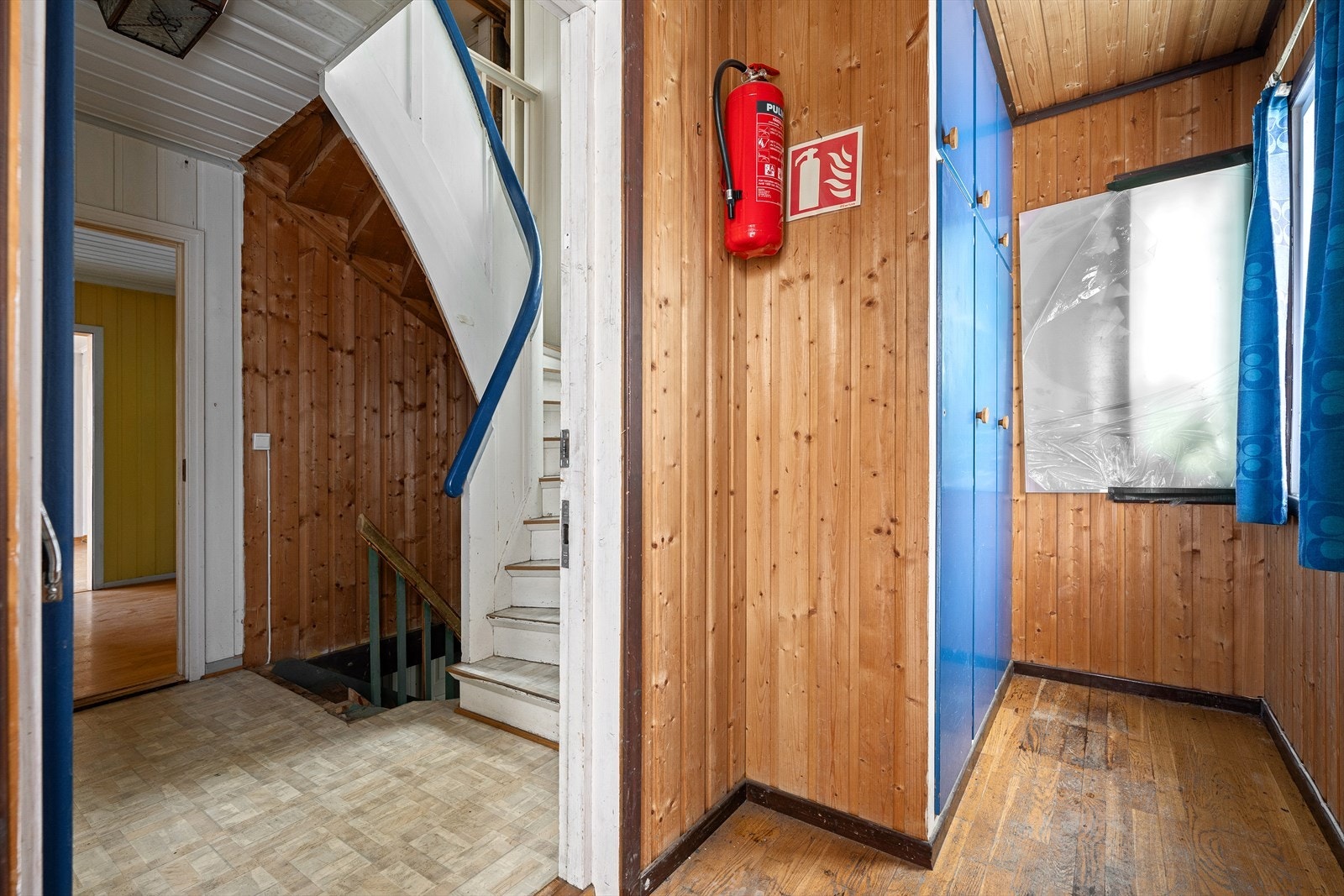 Entrè med plass for garderobeløsning. Galleribilde