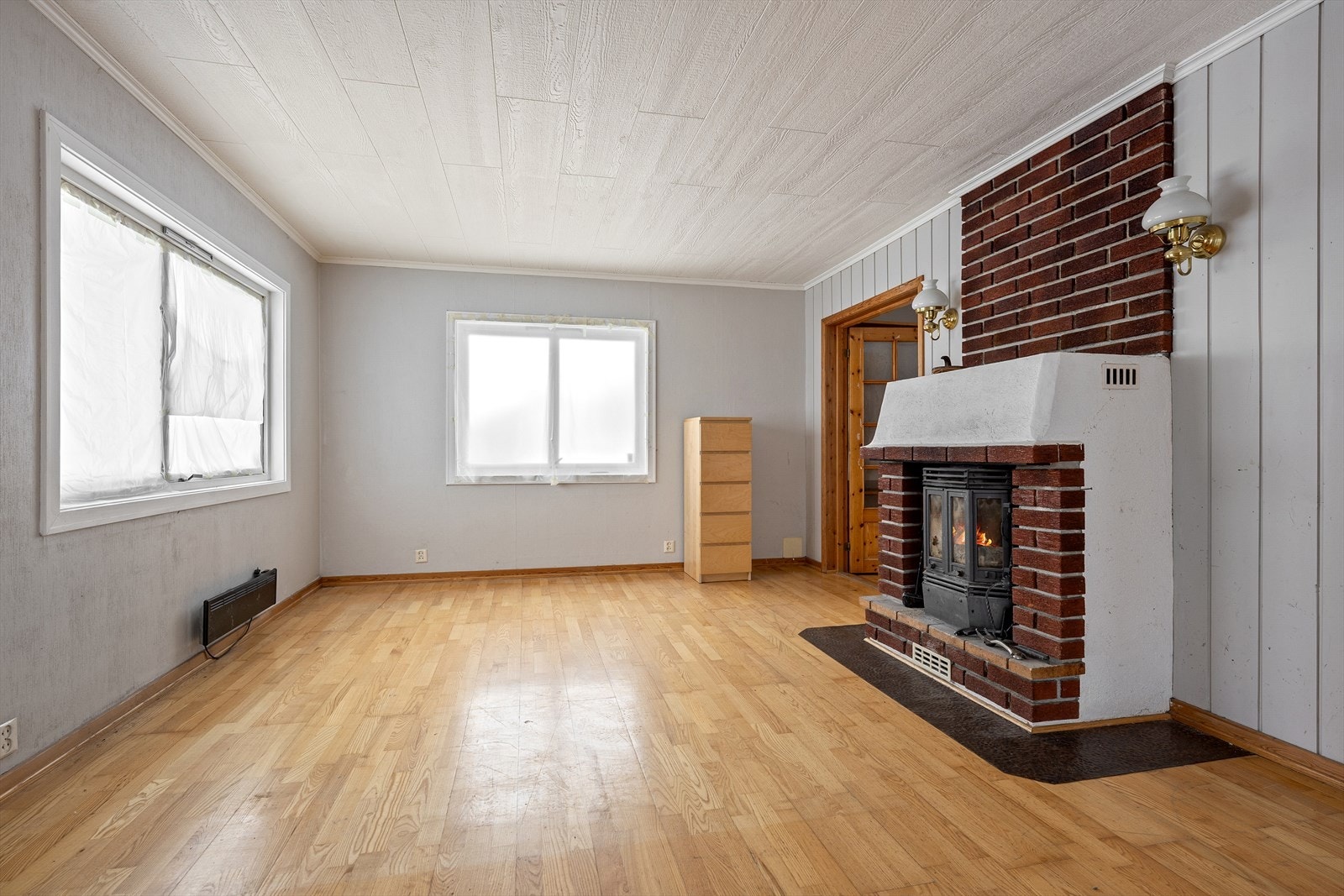 I stuen er det flere vindusflater som gir naturlig lysinslipp. Galleribilde