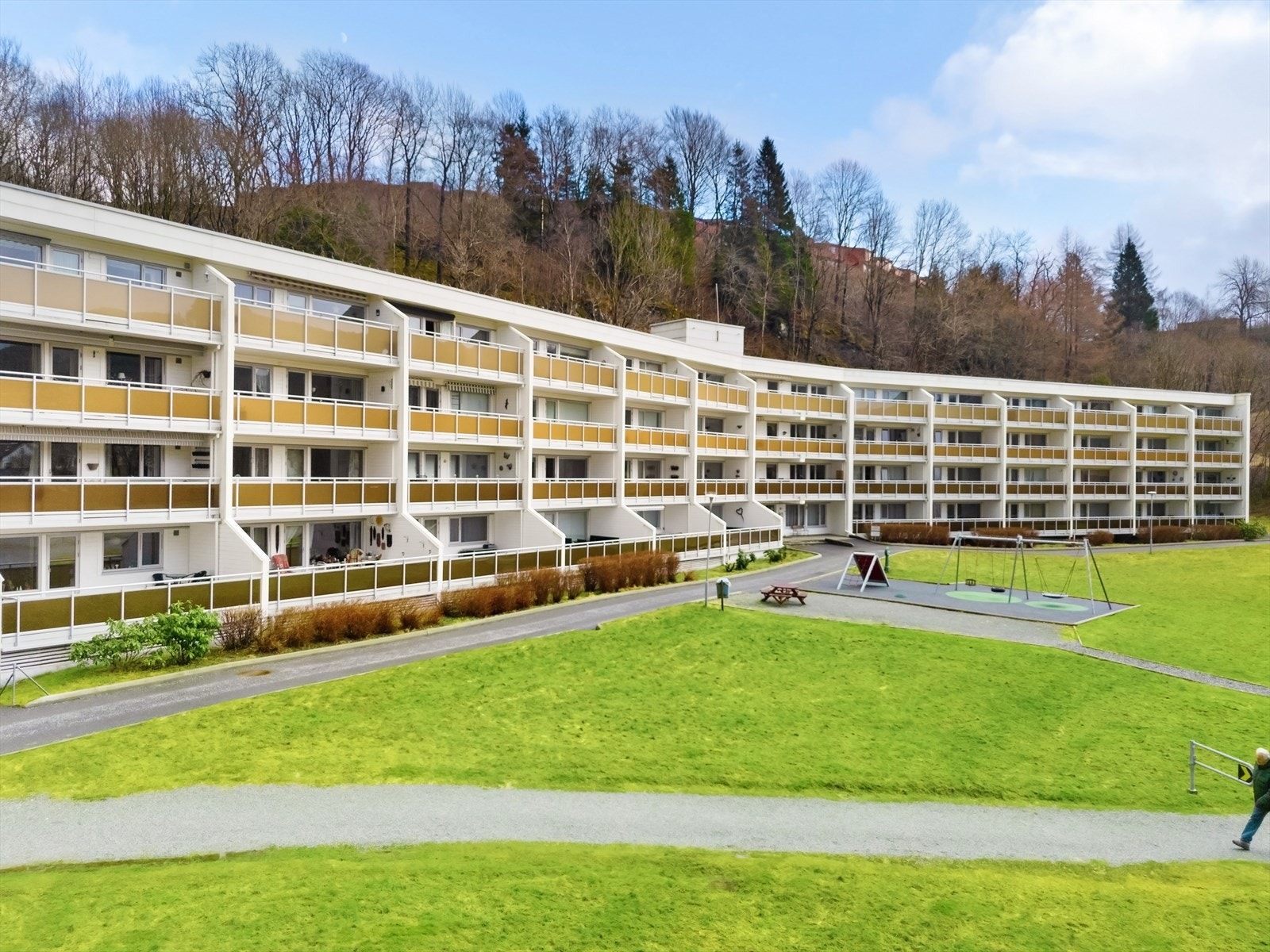 Borettslaget har flotte fellesarealer med grøntområder, prydbusker/beplantning og lekeplass for de minste. Galleribilde