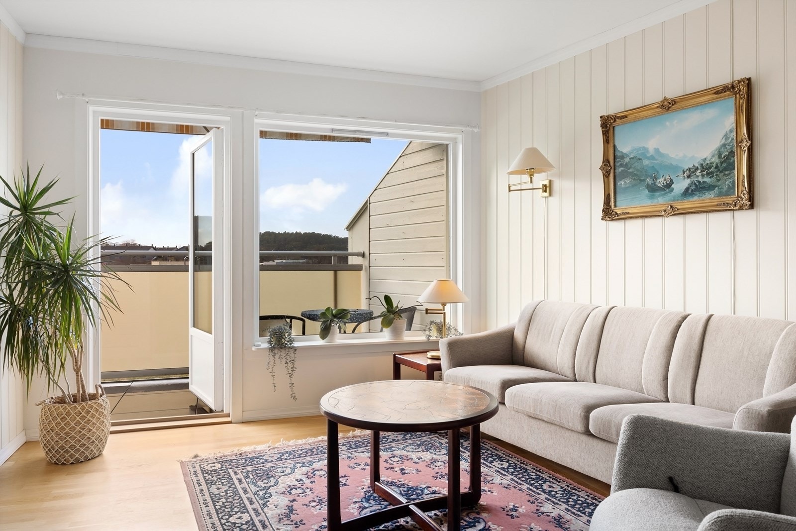 Flott 3-roms toppleilighet med sentral og attraktiv beliggenhet på Nyborg. Galleribilde