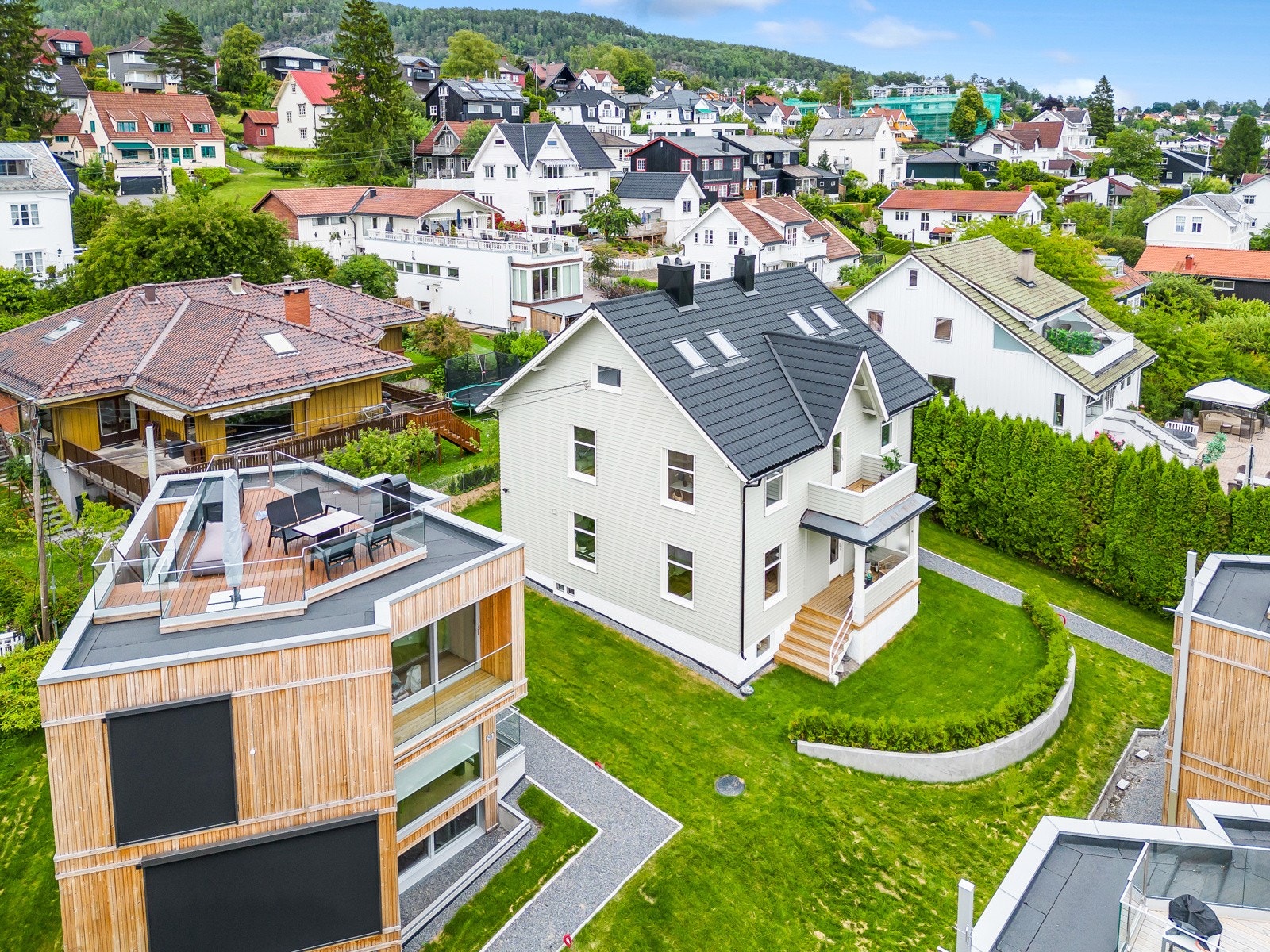 Sameiet består av denne og fire helt nye boliger Galleribilde