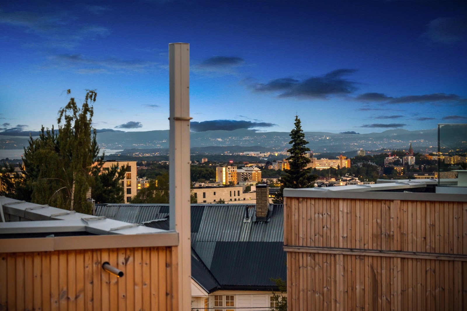 Verandaen har flott utsikt og sol hele dagen Galleribilde
