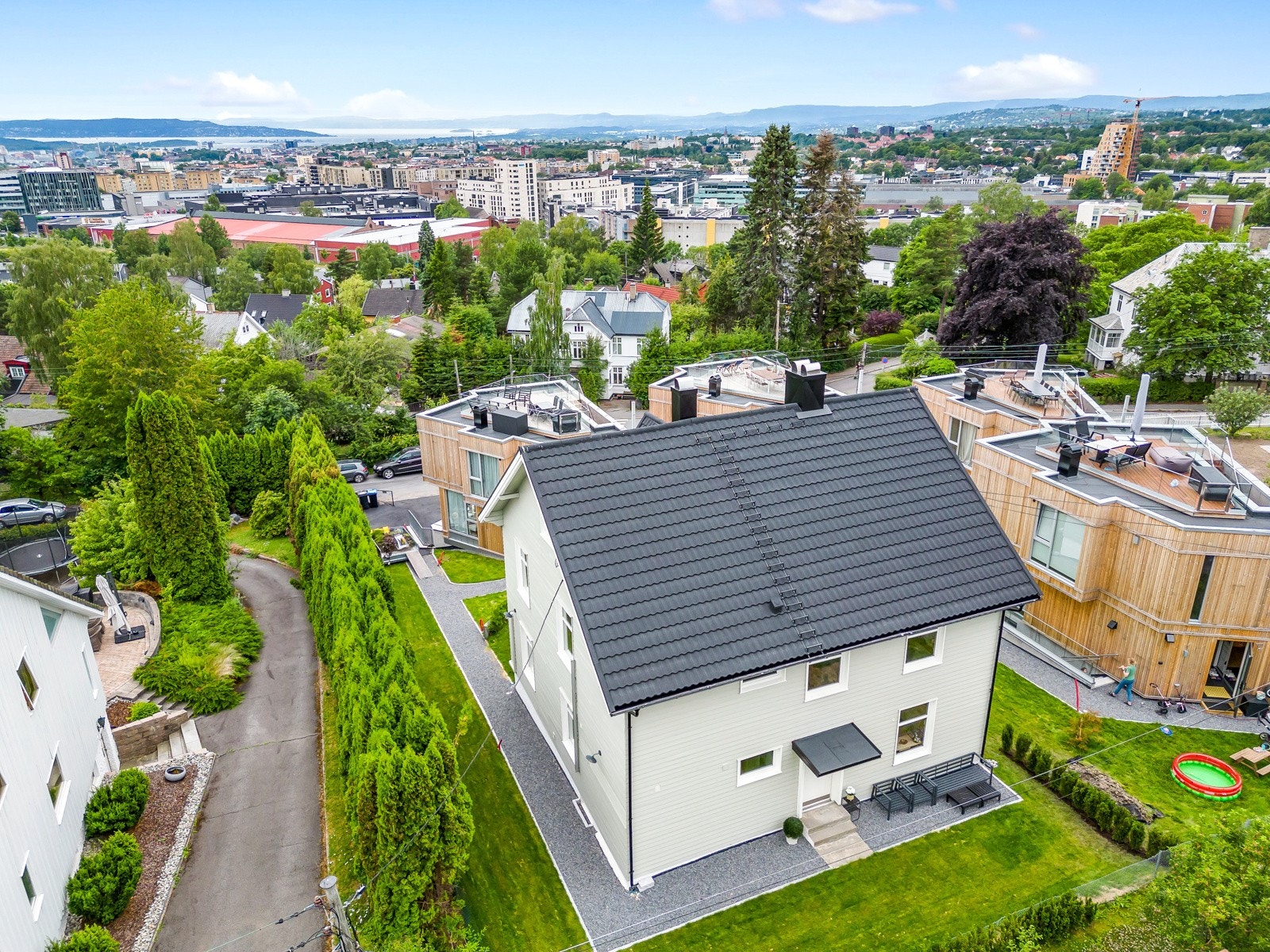 Fra eiendommen er det gangavstand til Grefsen barneskole, og for elever i ungdomstrinnene er det gangavstand til Morellbakken ungdomsskole Galleribilde
