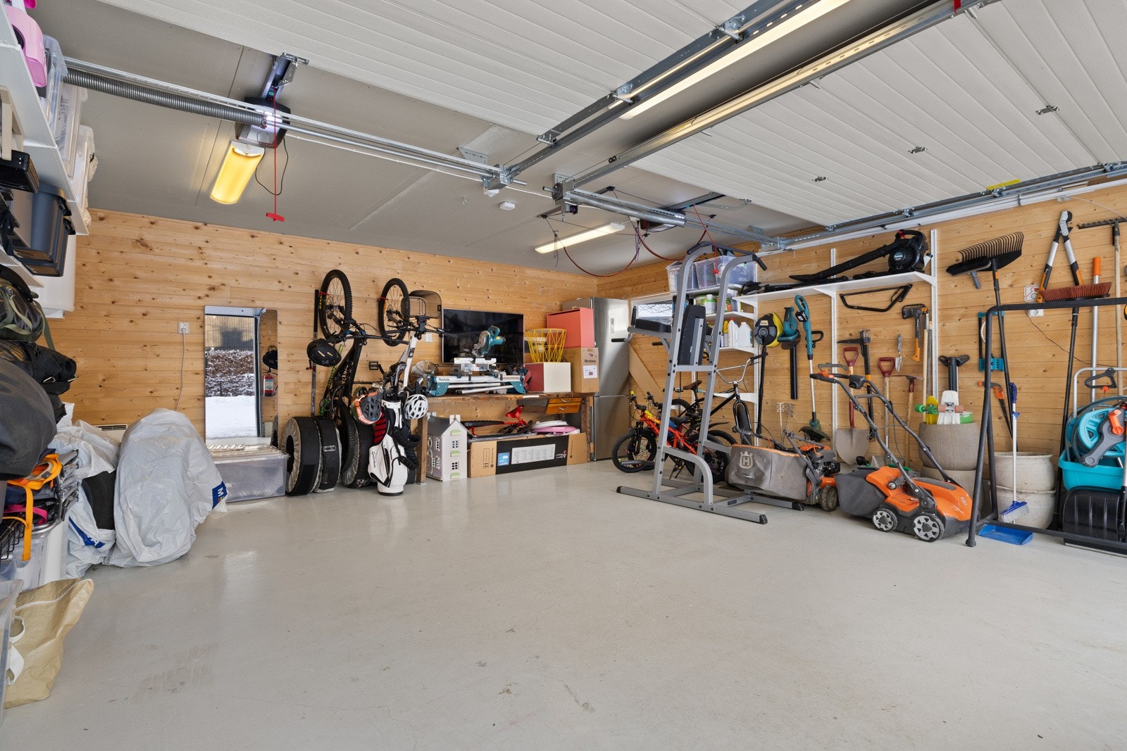 Garasjerom med plass til 2 biler. Galleribilde