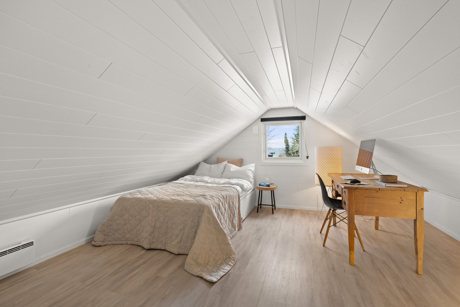 Innredet loft i garasje (ikke godkjent til varig opphold). Galleribilde